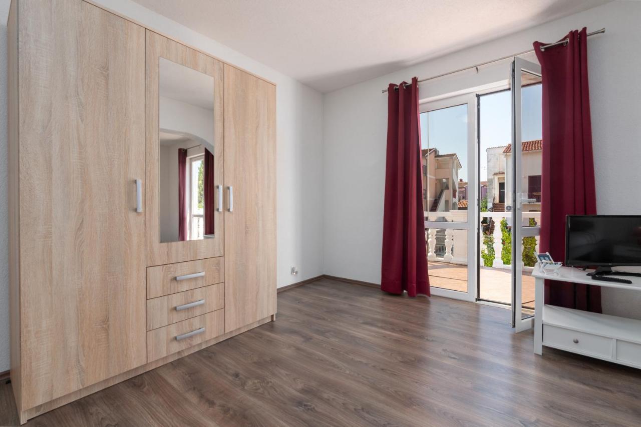 Apartments Oliva Пореч Экстерьер фото