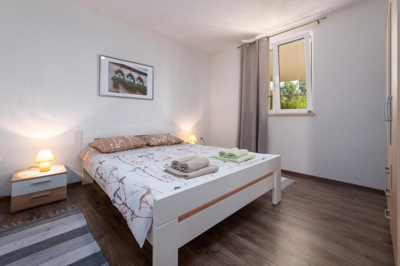Apartments Oliva Пореч Экстерьер фото